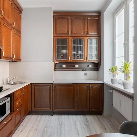 Ulica Dluga, Srodmiescie # Dluga Street *