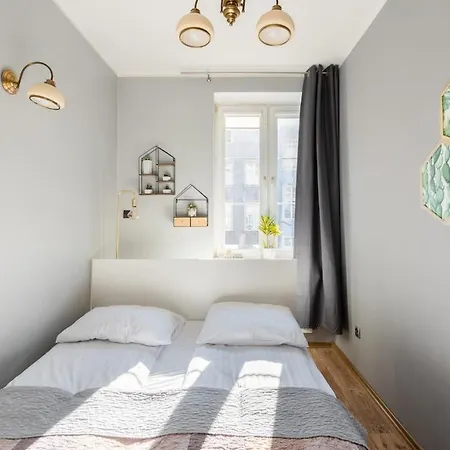 Ulica Dluga, Srodmiescie # Dluga Street Apartment Gdansk